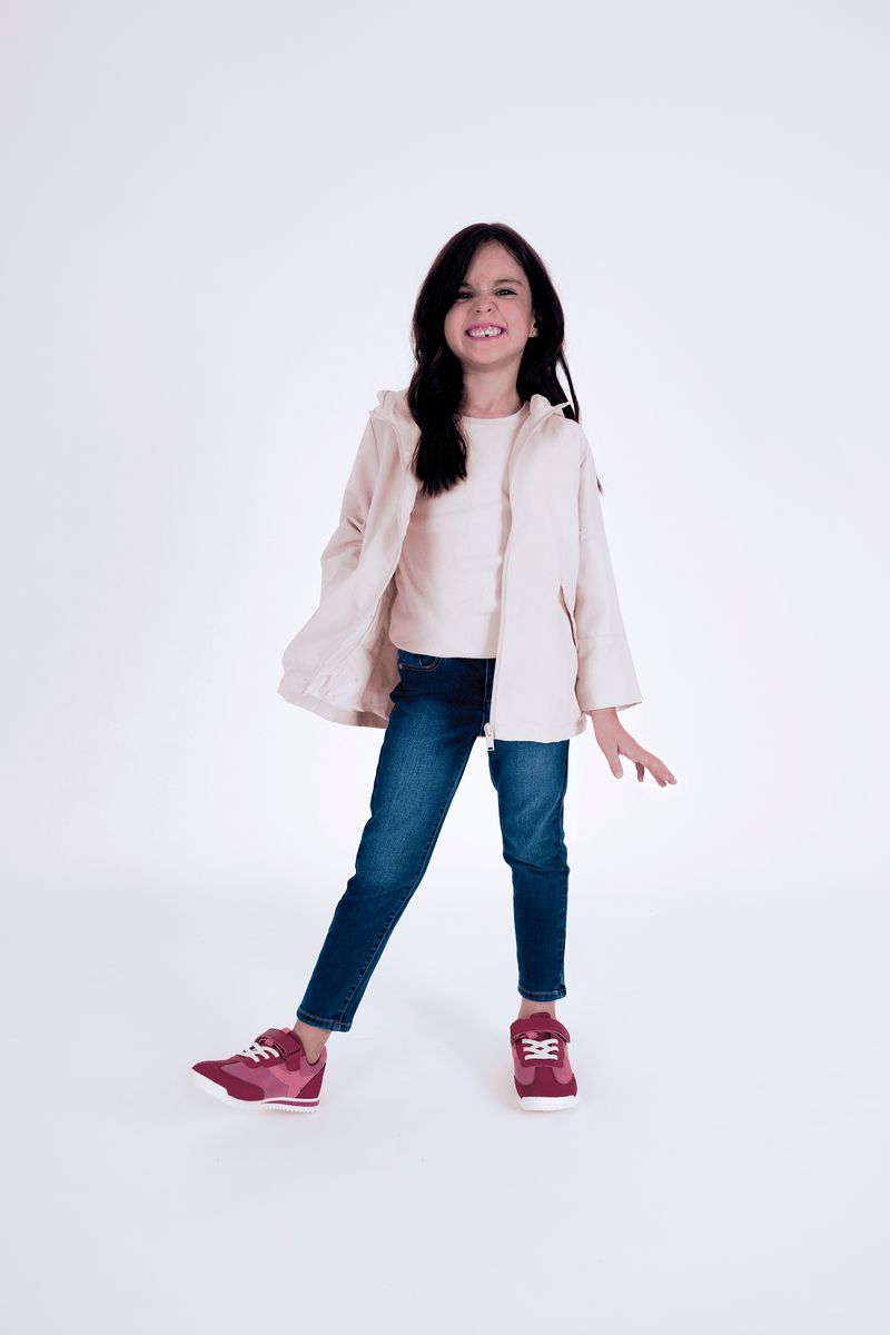 f20a42b6-785a-469d-beca-ffe847a671ca-jeme0451i25-2