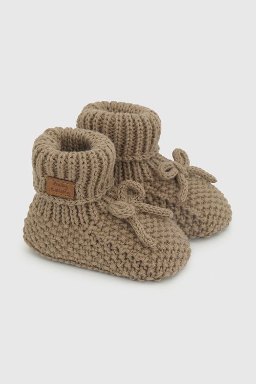 Zapato Tejido Café Con Sonajero De Bebé