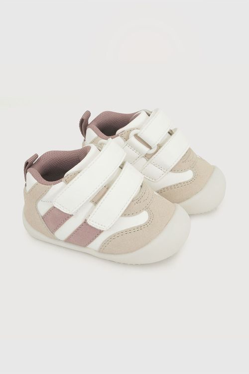 Zapatilla Gateador Blanca de Niña con Velcro y Punta Protectora