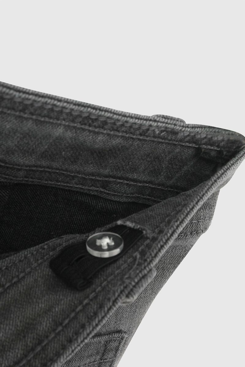 c0ccf91c-afc2-4788-949f-c8d997593053-jeme0611i26-4