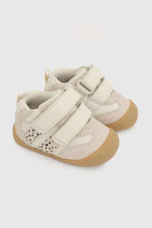 Zapatilla Beige de Gateador para Niña con Velcro y Punta Protectora