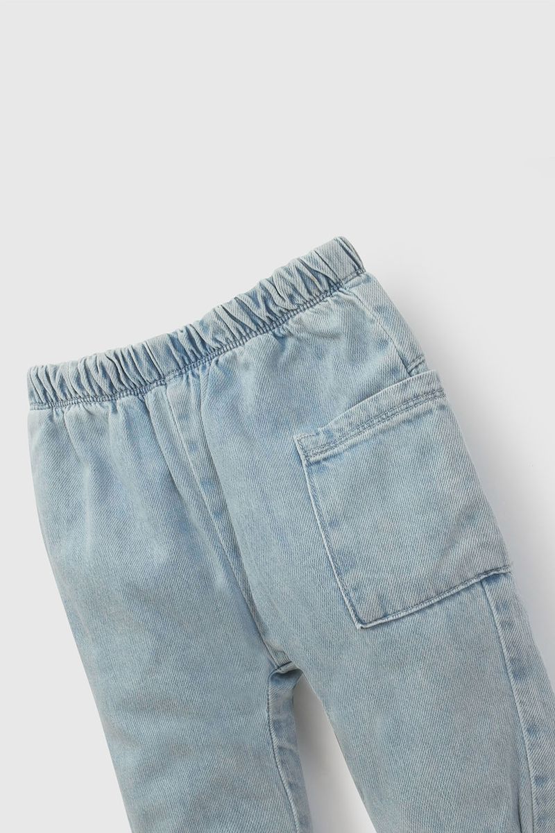 c6a25a3a-96a2-4dba-ab70-7034e4945386-jemeu251i26-3