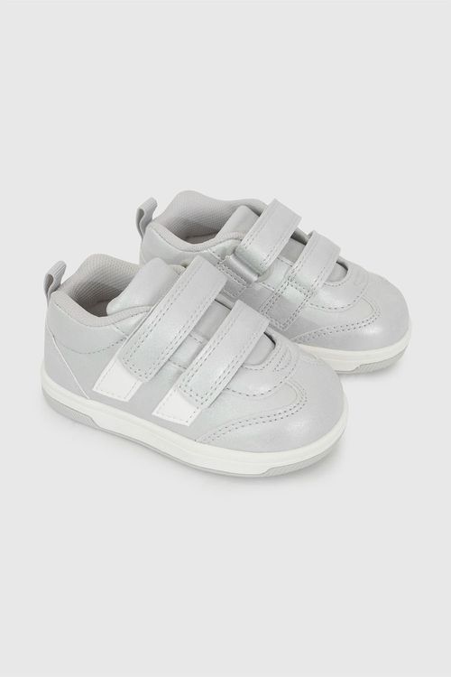 Zapatilla Plateada de Primeros Pasos para Niña con Velcro y Suela de TR