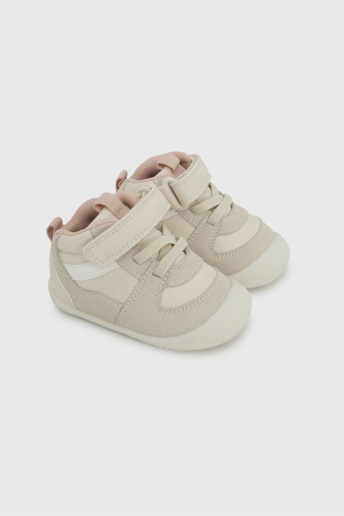 Zapatilla Beige de Gateador para Niña con Velcro Cordón Elástico